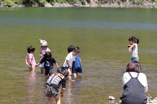 初夏の堤防２