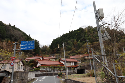 高台にある家