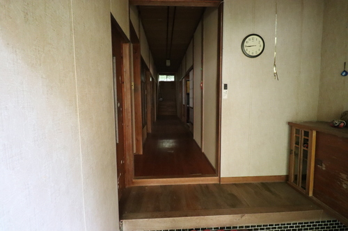 玄関から廊下