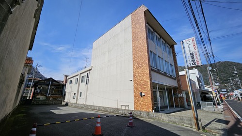 commercial 川本町川本